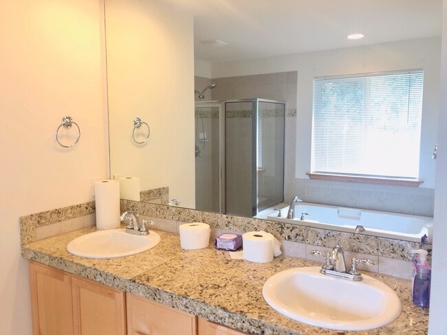 Building Photo - Stunning Harbor Home on a Prime Lot!