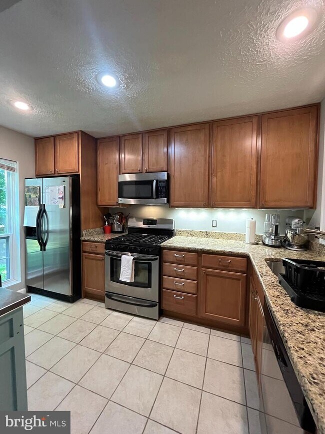 Building Photo - 7801 Willow Point Dr
