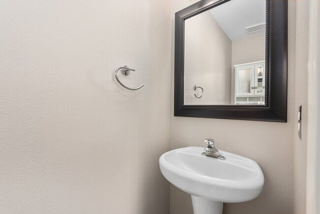 Building Photo - 19 Musk Rose Ct