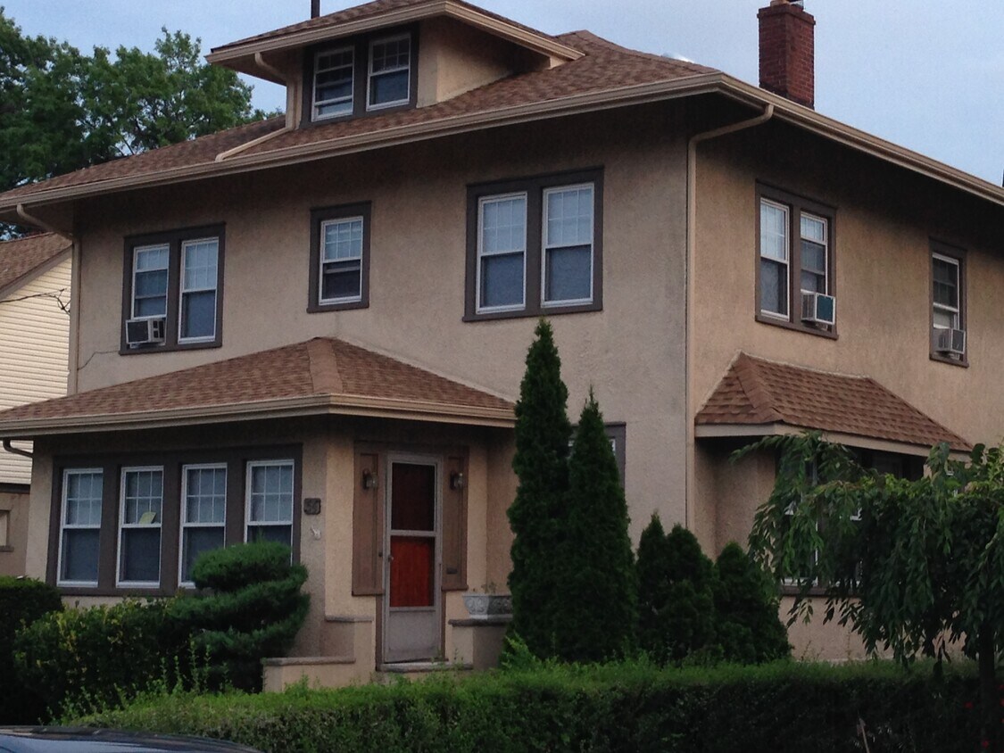 Primary Photo - 54 Columbia Ave