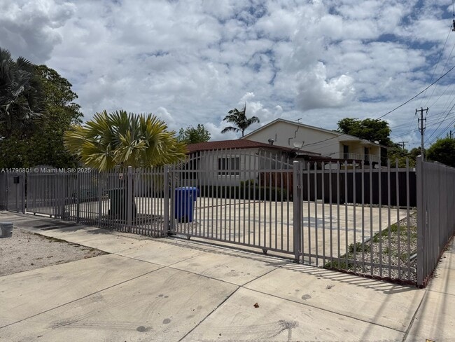 Foto del edificio - 2895 SW 32nd Ct