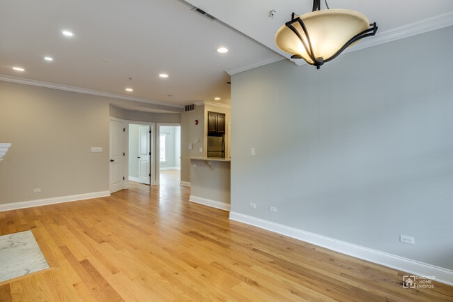 Building Photo - 632 Hinman