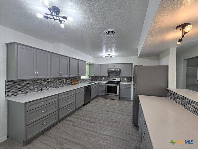 Foto del edificio - 610 W Washington Ave