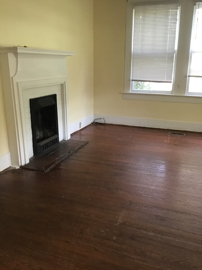 Living room with working firer place - 827 Heidt St