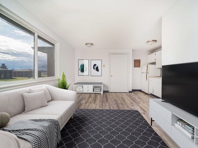 Interior Photo - Maplewood Central