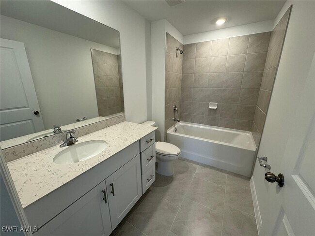 Foto del edificio - 17644 Paradiso Wy