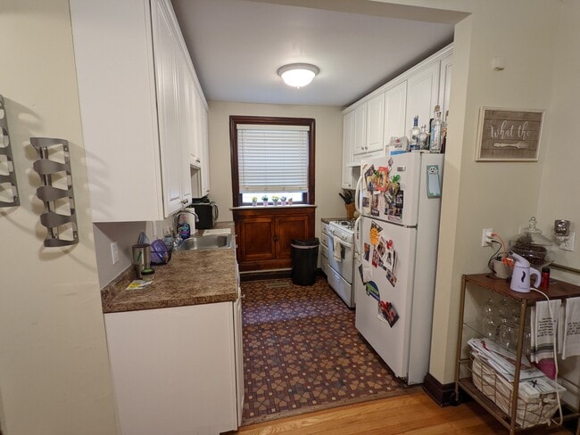 kitchen - oven side - 6633 Alamo Avenue