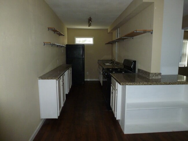 Kitchen - 4408 aspen st