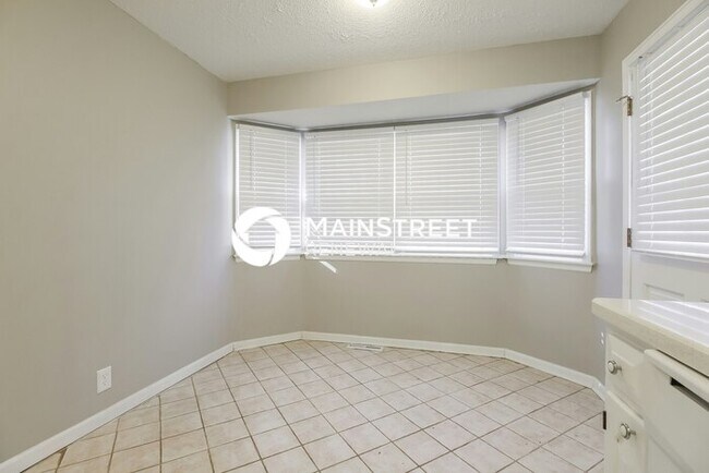 Building Photo - 3 Bedroom Pet-Friendly Home in Kansas City, MO with Main Street Renewal