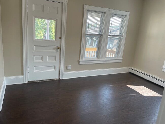 Building Photo - 4 Church St