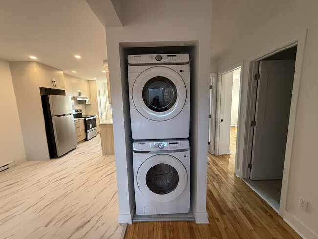 Building Photo - 7032 Rue Birnam