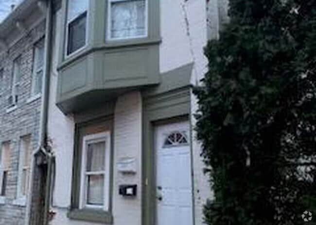 Building Photo - 906 Franklin St