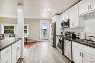 Building Photo - 40 Lakeview Cir