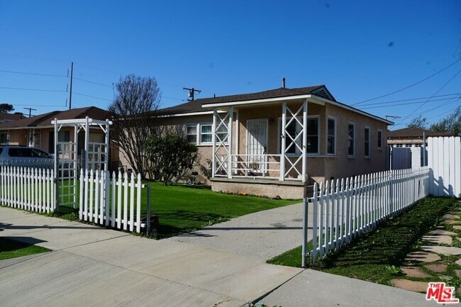 Building Photo - 5037 W 126th St