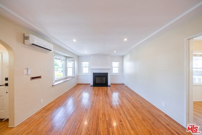 Building Photo - 2551 S Bentley Ave