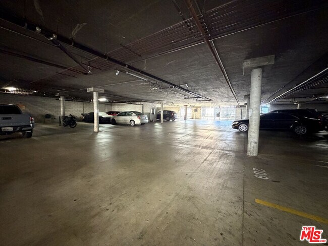 Building Photo - 326 S Manhattan Pl