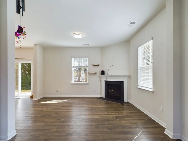 Foto del edificio - 5012 Jamie Sloop Ln