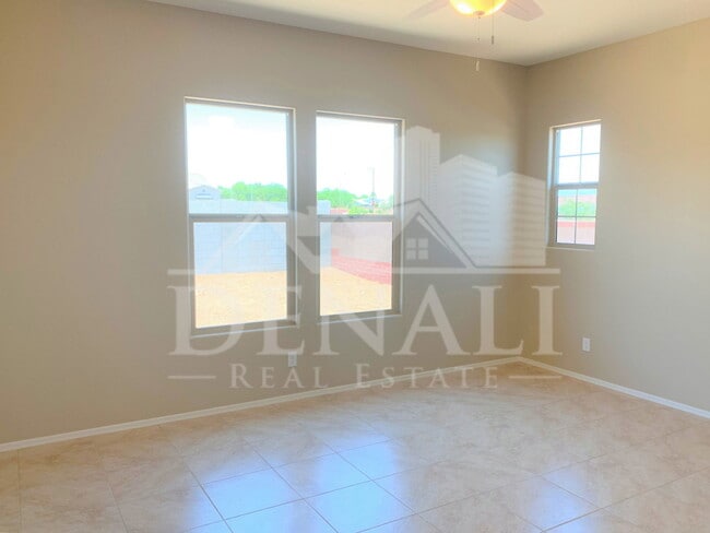 Building Photo - 14306 W Voltaire St