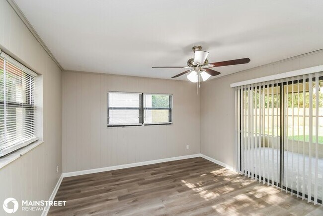 Building Photo - 5243 N ROBERT SCOTT DR, JACKSONVILLE, FL 3...