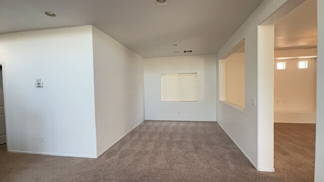Foto del edificio - Very Nice 4 bedroom 2 1/2 Bath Home For Re...