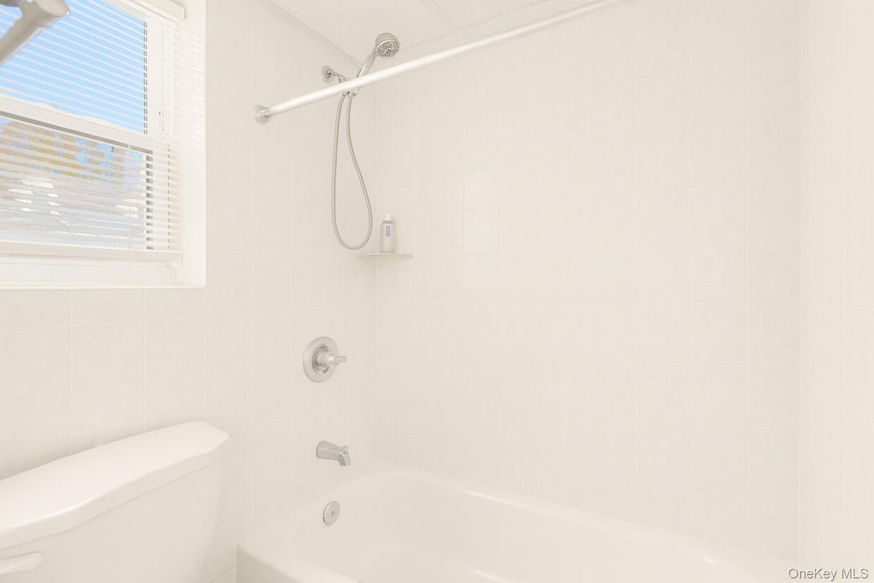 Building Photo - 174 Mills Pond Rd