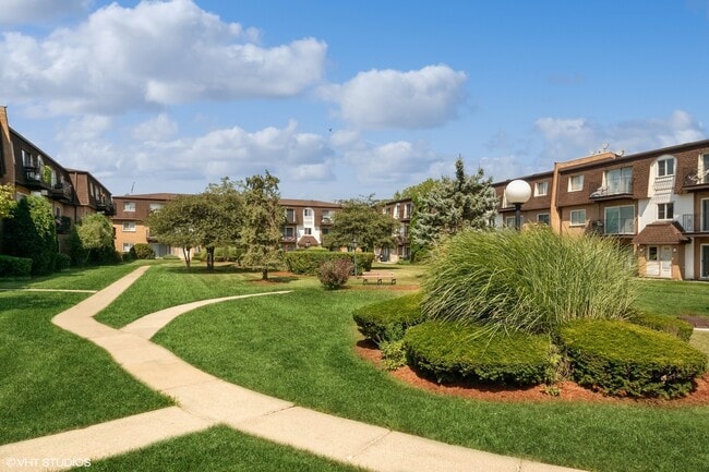 Building Photo - 9470 Bay Colony Dr