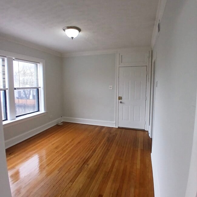 Building Photo - 4810 W Armitage Ave