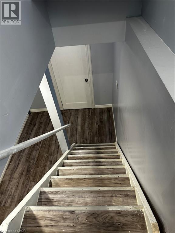 Photo du bâtiment - 560 Stonehenge Dr