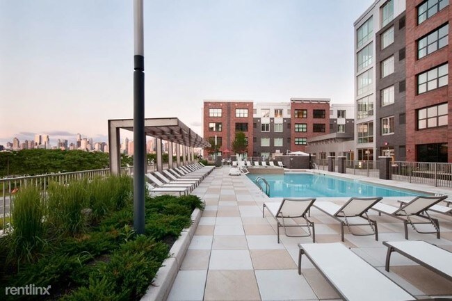 Foto del edificio - 1525 Harbor Blvd