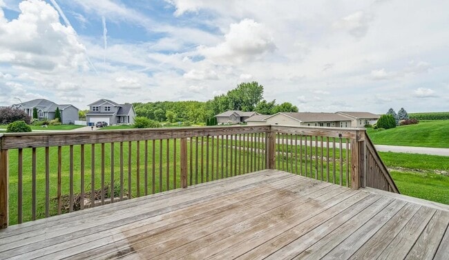 Building Photo - 4 Bed 3.5 Bath House for Rent! Appliances, Lawncare and Snow Removal included!!!