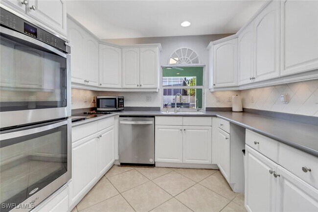 Building Photo - 1145 Jardin Dr