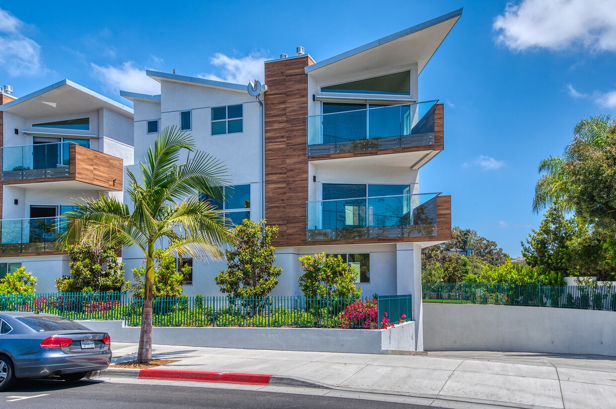 3922 E Coast Hwy, Corona Del Mar, CA 92625 Condo for Rent in Corona