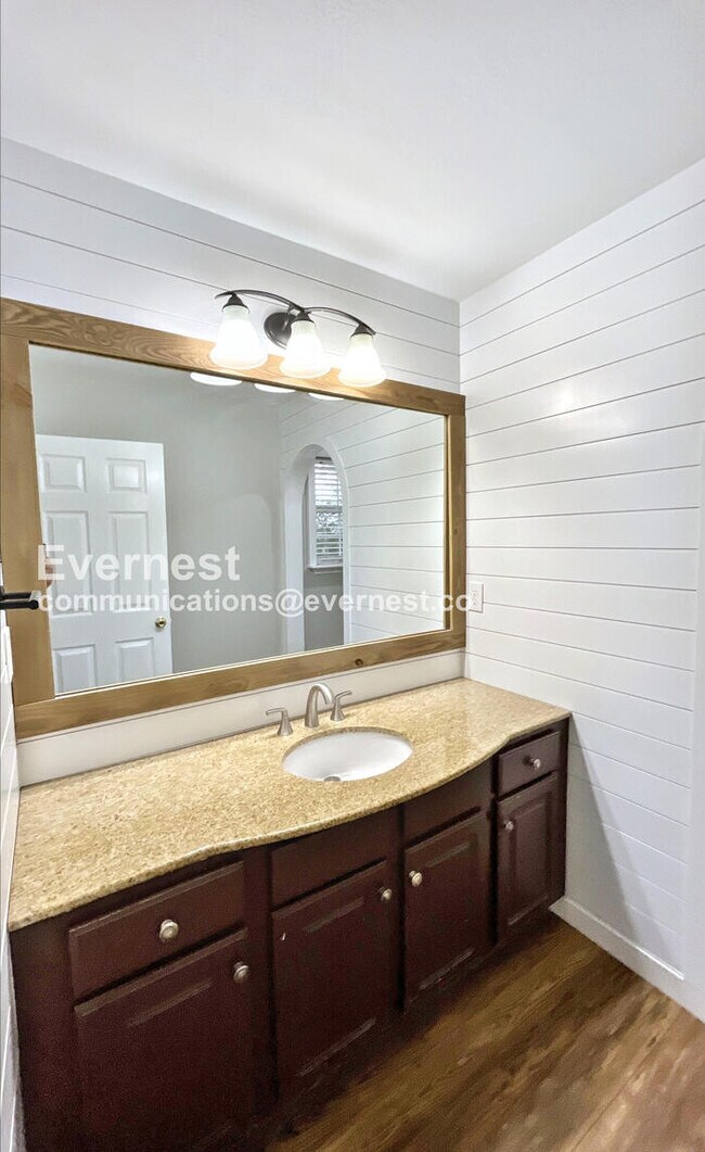 Foto del edificio - 46 Love Hill Rd