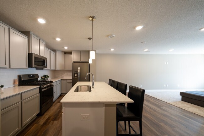 Foto del edificio - 4823 Martingale Dr