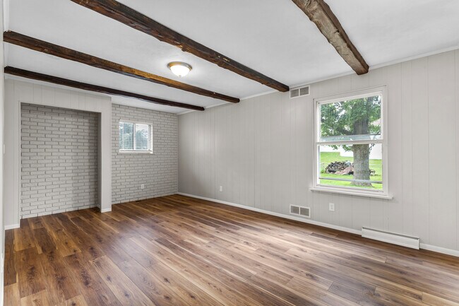 Foto del edificio - 905 Lynn Haven Ln