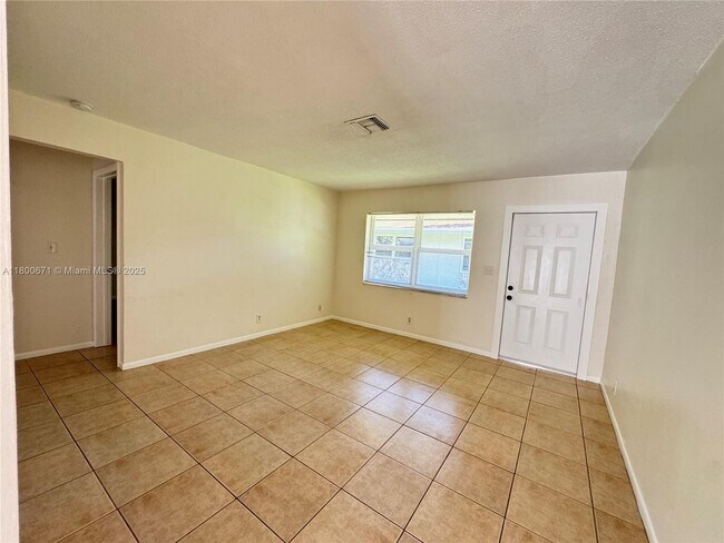 Foto del edificio - 606 SW 5th Ave