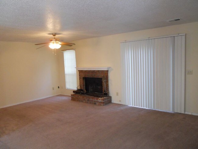 Building Photo - 152 Belmonte Dr SW