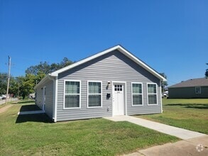 Building Photo - 523 N Tom St