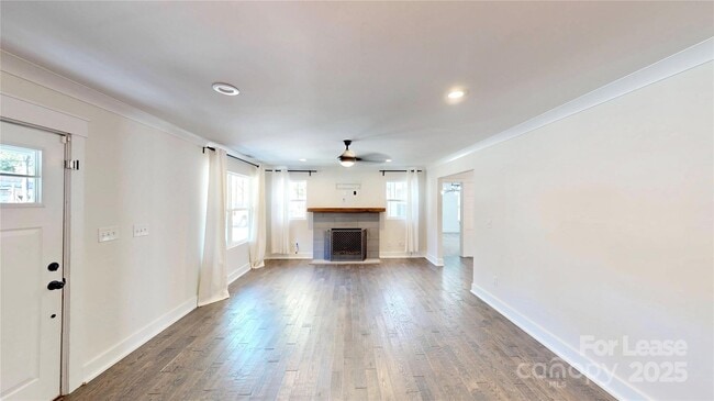 Building Photo - 1412 N Sharon Amity Rd