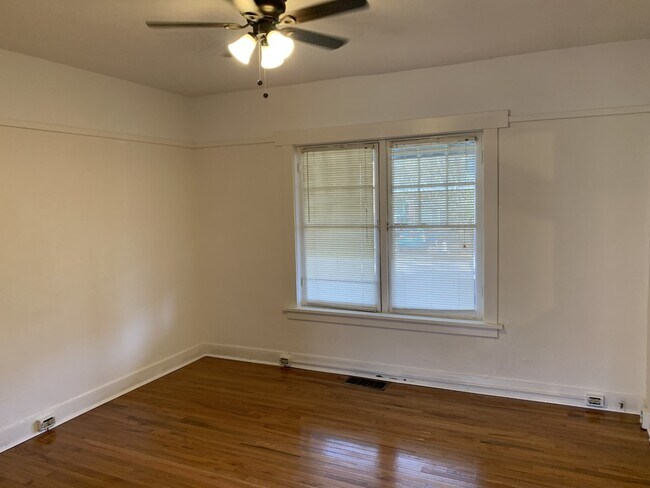 Building Photo - 1653 Chislett St