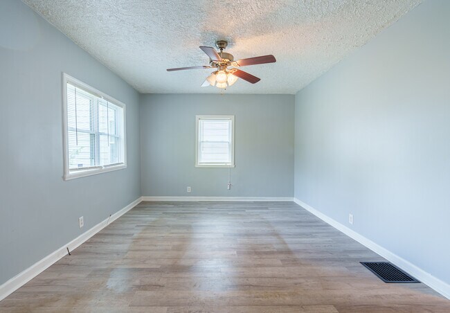 Building Photo - 820 Coffey St