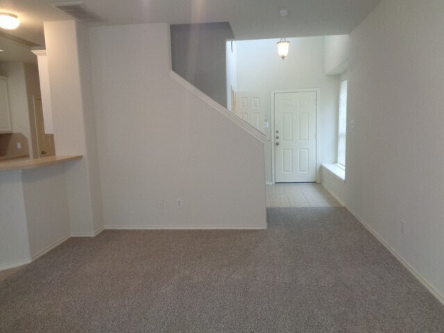 Building Photo - 17111 Oakwood Chase Dr