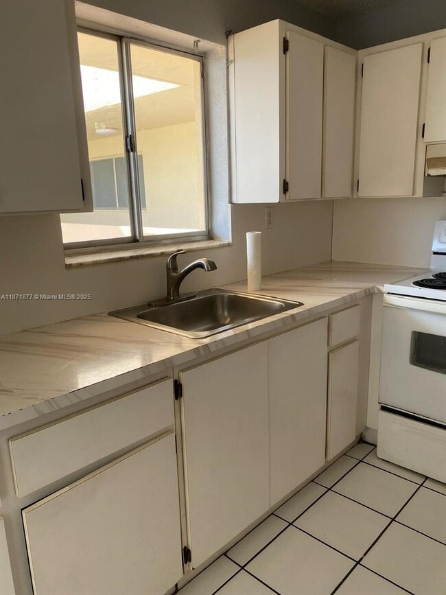 Foto del edificio - 2735 W 52nd St