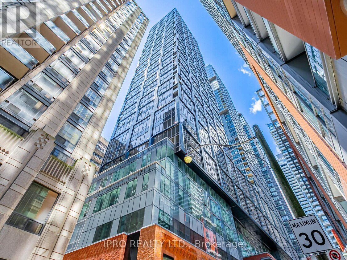Photo principale - 15-415 Mercer St