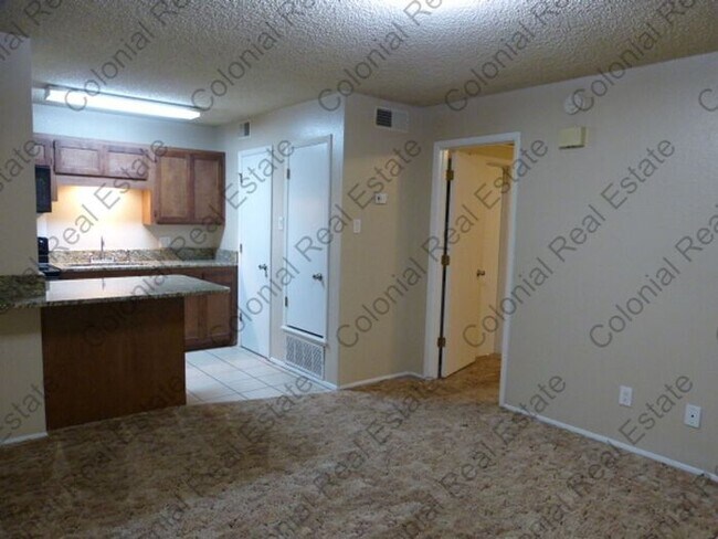 Foto del edificio - 1 bedroom 1 bathroom apartment for rent, granite, central heat and air, community laundry room on...