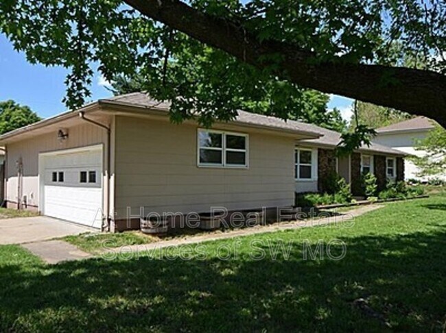 Building Photo - 4525 S Farm Rd 137