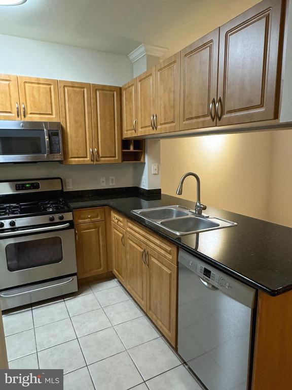 Foto del edificio - 12140 Garden Grove Cir