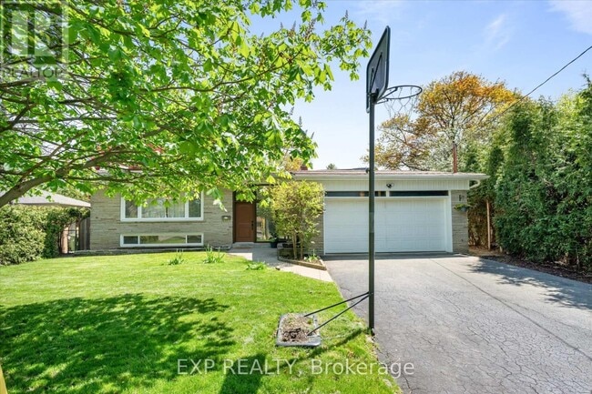 Building Photo - 17 Ravenscroft Cir