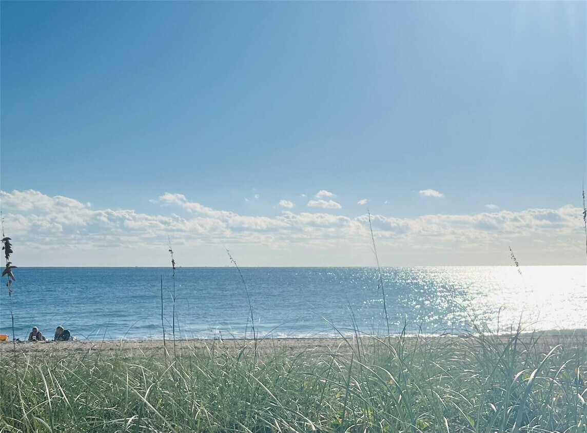 Foto del edificio - 2404 Ave