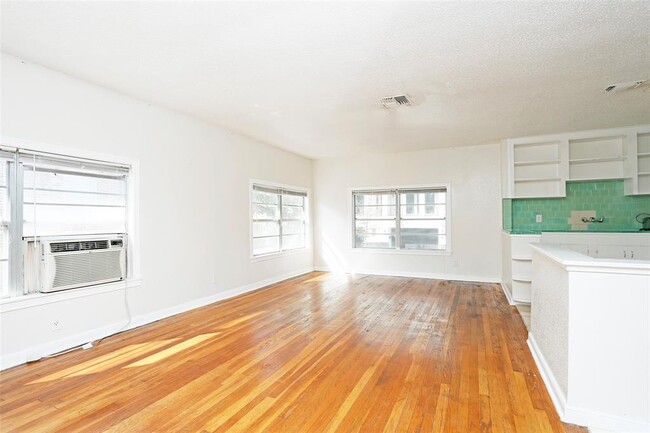 Building Photo - 2348 Sheridan St